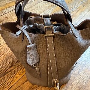 Elegant Taupe Leather Tote Bag